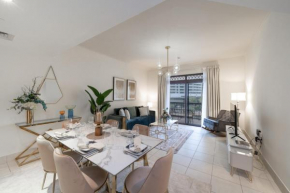 Durrani Homes - Glam Living Besides Dubai Mall- 2BR With Study Third Room Converted